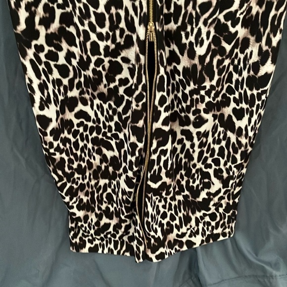 Calvin Klein: Cheetah print full back zip dress-tank top style- Midi length- 8 - Picture 13 of 16